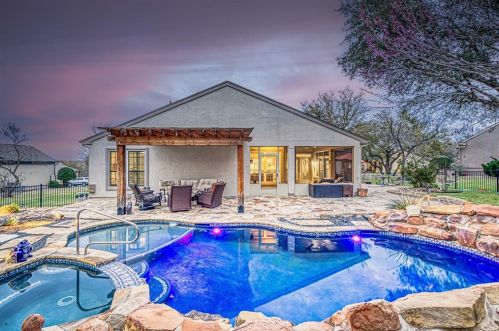 500 Dove Holw Trl, Georgetown TX 78633-5066 exterior