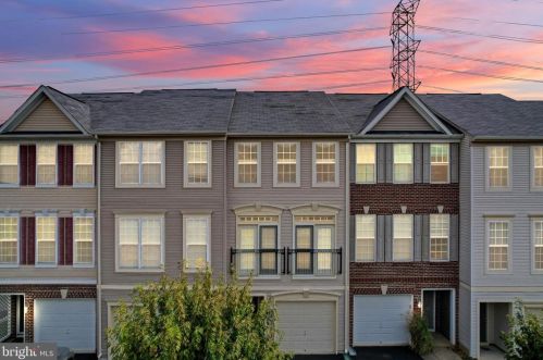 15747 John Diskin Cir, Woodbridge, VA 22191-6551