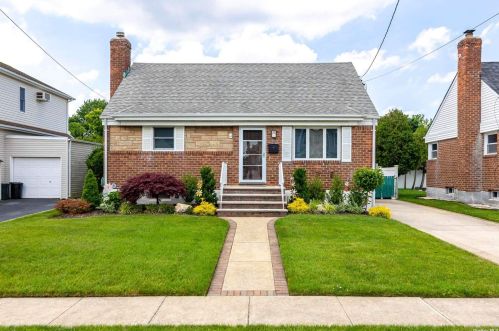 106 Soifer Ave, North Bellmore, NY 11710-2722