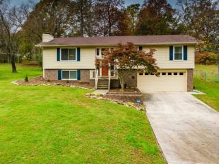 8229 Blue Spruce Dr, Hixson, TN 37343-1216