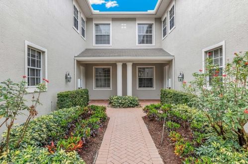 3131 Lancaster Dr, Naples, FL 34105-6666