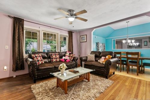 378 Chestnut Hill Ave, Waterbury CT  06704-1616 exterior