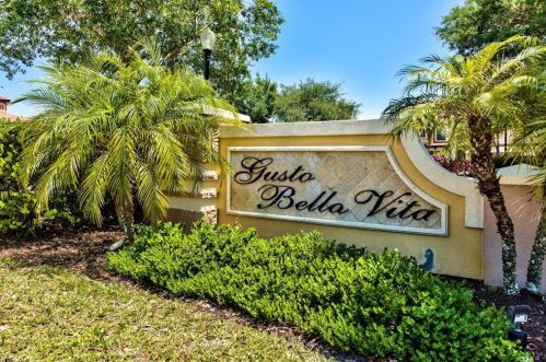 1299 Verde Dr, Naples FL  34105-4975 exterior