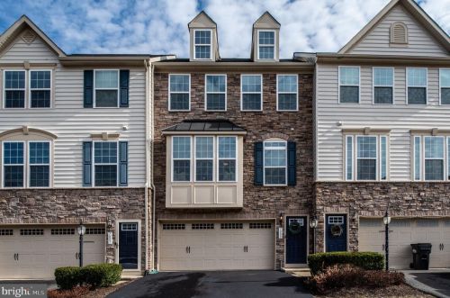 7009 Darbey Knoll Dr, Gainesville VA  20155-3634 exterior