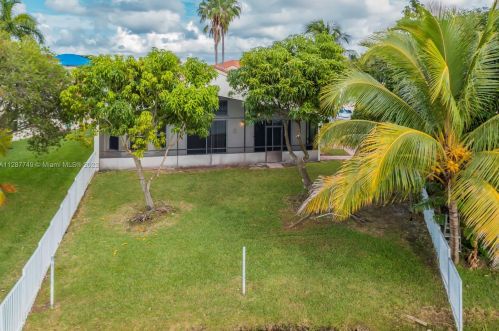 18322 33 St, Hollywood FL 33023-5682 exterior