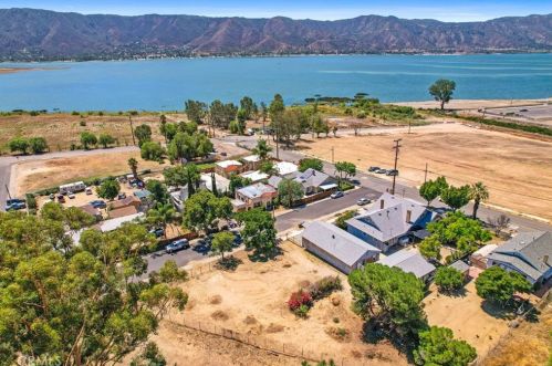 228 Spring St, Lake Elsinore CA  92530-4103 exterior