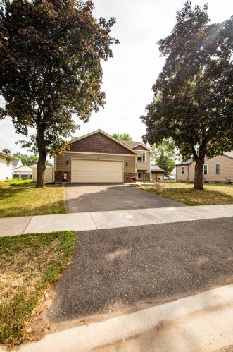 127 Frost St, South Saint Paul, MN 55075-3245