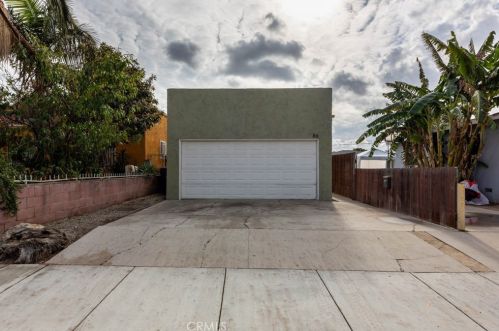 86 49th St, Long Beach, CA 90805-6733