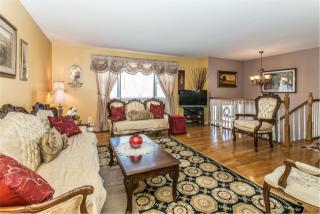 95 Heitz Pl, Hicksville, NY 11801-3150