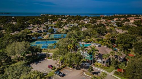 1014 Lake Avoca Ct, Tarpon Springs, FL 34689-7103