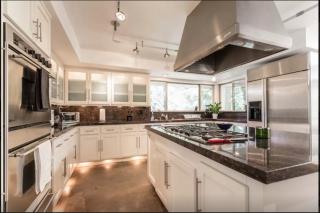 16643 Nanberry Rd, Van Nuys CA  91436-3209 exterior