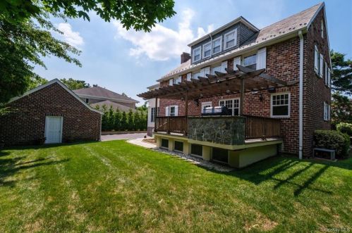 912 Plymouth St, New Rochelle, NY 10803-3137
