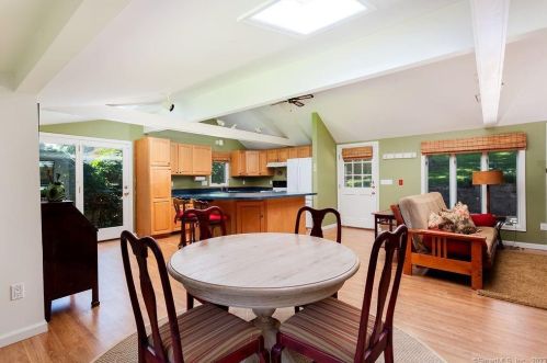 1 Bch Dr, Danbury CT  06812-3425 exterior