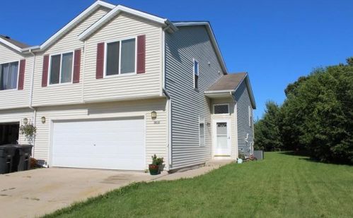 501 Foxmead Dr, Waterford, WI 53185-4509