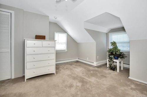 255 Kensico Rd, Thornwood NY  10594-1656 exterior