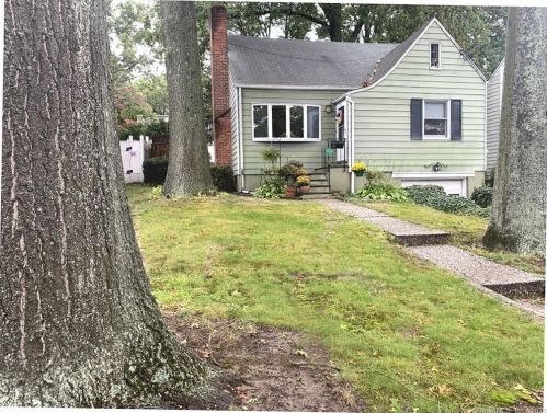 27 Ogden Rd, Stamford, CT 06905-3210