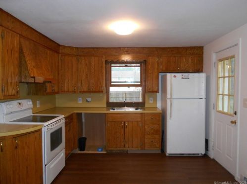 429 Elm St, Windsor Locks CT  06096-1604 exterior