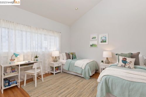 6361 Ascot Dr, Oakland CA 94611-1710 exterior