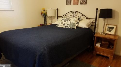 912 Grant St, Herndon, VA 20170-4621