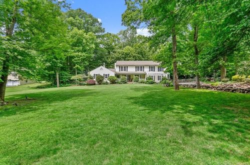 26 Reilly Rd, Bridgeport, CT 06612-1736