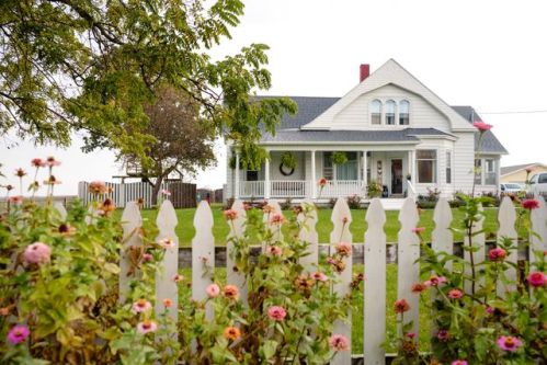 107 Main St, Treynor, IA 51575-7127