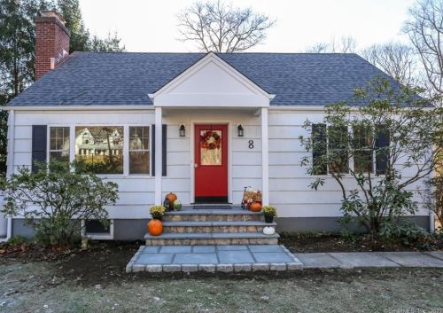 8 Glen Dr, New Canaan, CT 06840-3636