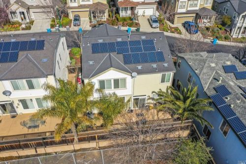 1060 Amber Ridge Ln, Vacaville CA  95687-5828 exterior