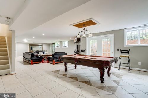 10108 Nedra Dr, Great Falls VA  22066-2835 exterior