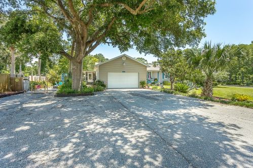147 Craig St, Carrabelle, FL 32322-3518