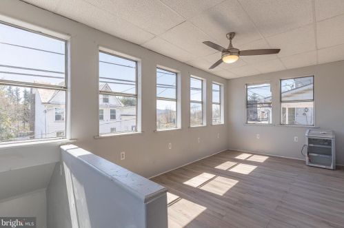 322 Pottsville St, Lykens, PA 17048-1612