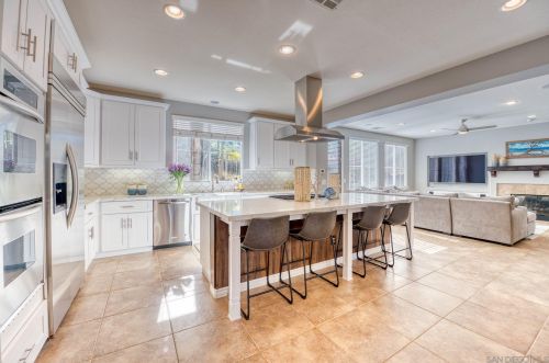 7432 Circulo Sequoia, Carlsbad CA 92009-8467 exterior