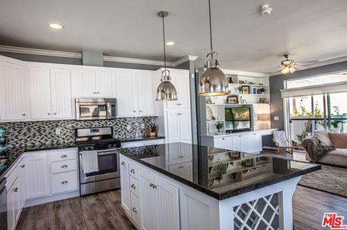 1302 Zuni Ln, Topanga CA  90290-4479 exterior