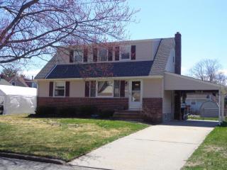 162 Allen Pl, Belford, NJ 07718-1226