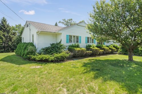 82 Lee Dr, Paterson NJ  07508-3038 exterior