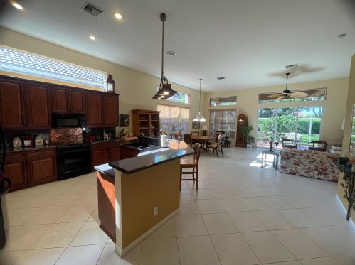 7110 Veneto Dr, Boynton Beach FL  33437-3741 exterior