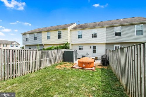 137 Apple Grove Ln, Littlestown PA  17340-1159 exterior