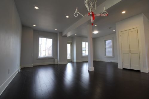 3157 Bremen St, Milwaukee, WI 53212-2208