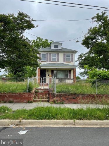 4818 Jay St, Washington, DC 20019-3753