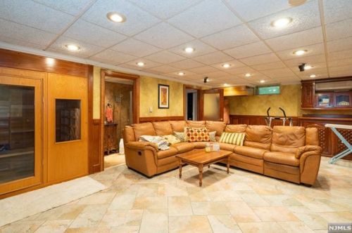 134 Demarest Ln, Montvale NJ  07645-2341 exterior