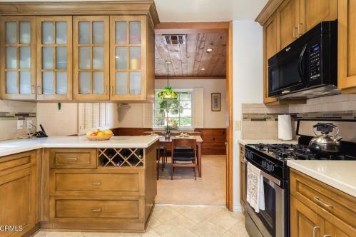 1873 Los Encinos Ave, Glendale CA  91208-2221 exterior