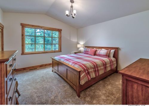 11082 Meek Ct, Truckee CA  96161-2979 exterior