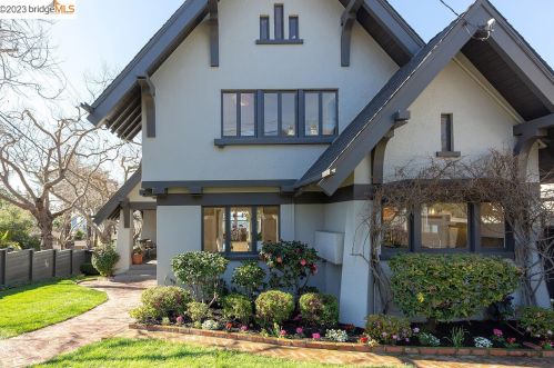 245 Hillside Ave, Oakland, CA 94611-4011