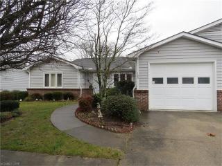 105 Derbyshire Dr, Hendersonville, NC 28792-2964