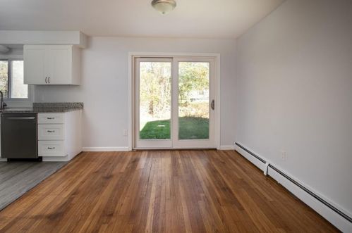 140 Montgomery St, Tiverton RI  02878-2423 exterior