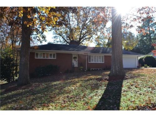 602 Willow Dr, Kannapolis, NC 28083-3646