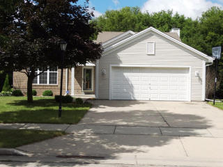 1916 Wexford Ln, Waukesha, WI 53186-1252