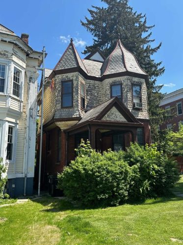 48 Hamilton St, Poughkeepsie, NY 12601-2508