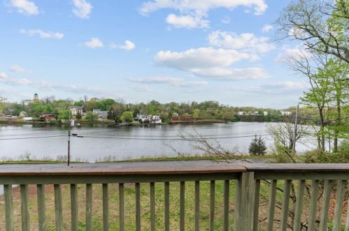 376 Arnolds Neck Dr, Warwick RI  02886-7105 exterior
