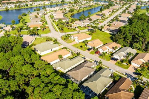 556 Indian Key Dr, Fort Pierce FL  34986-2051 exterior