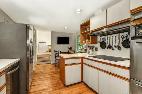537 Rock Rimmon Rd, Stamford CT  06903-2333 exterior